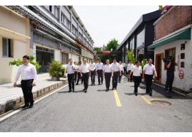 湛江市黨政代表團(tuán)赴佛山市考察——廣東省副省長、湛江市委書記劉紅兵先生率考察團(tuán)蒞臨紅獅陶瓷總部參觀調(diào)研
